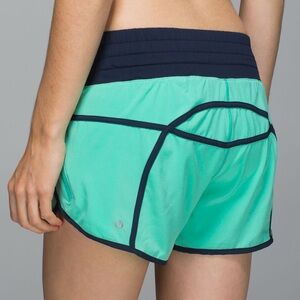 Lululemon Tracker Short II Menthol/Inkwell Size 6